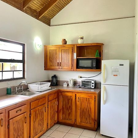 Bananaquit Tobago -Stay Near The Beach Crown Point Ngoại thất bức ảnh