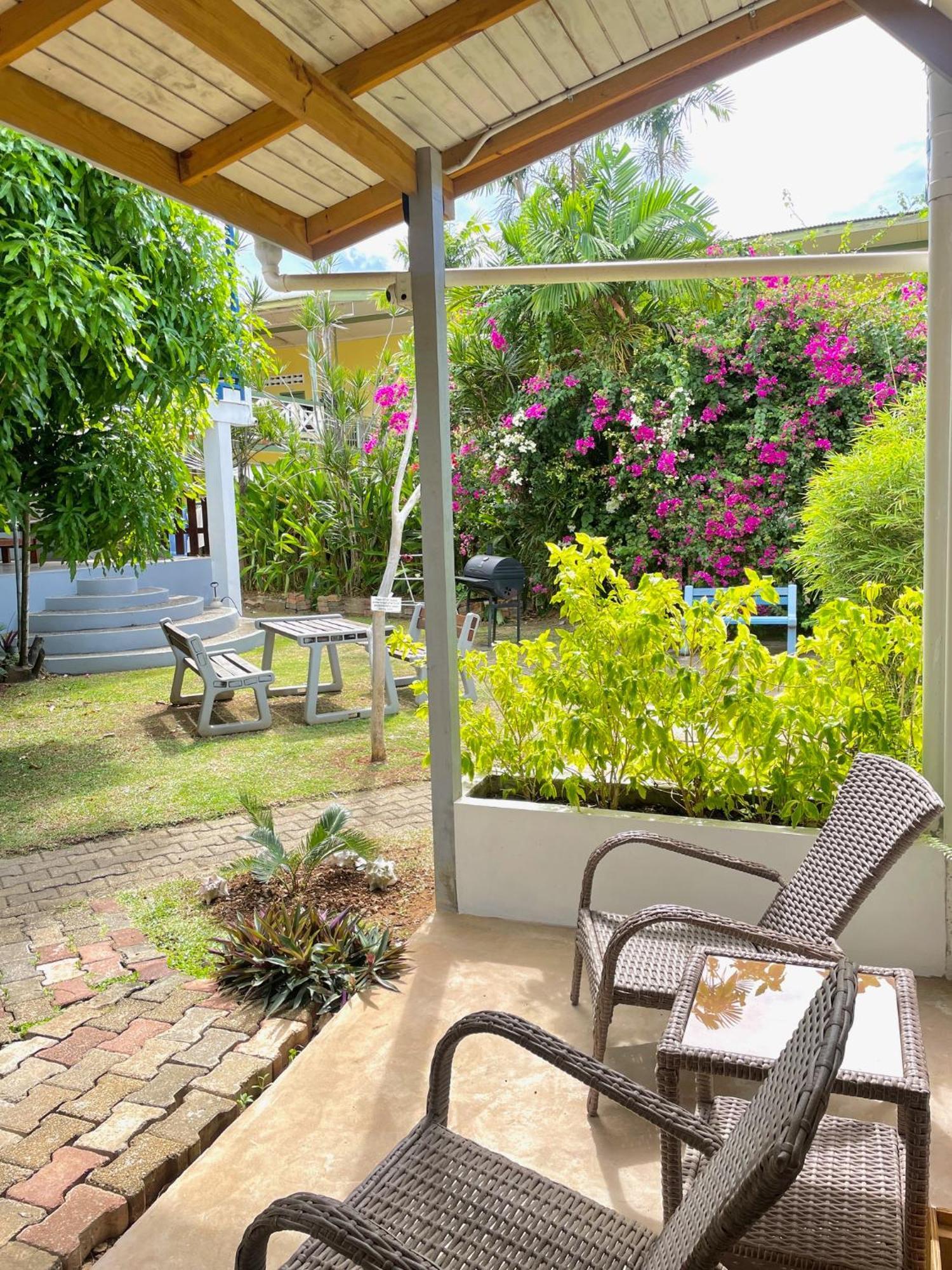 Bananaquit Tobago -Stay Near The Beach Crown Point Ngoại thất bức ảnh