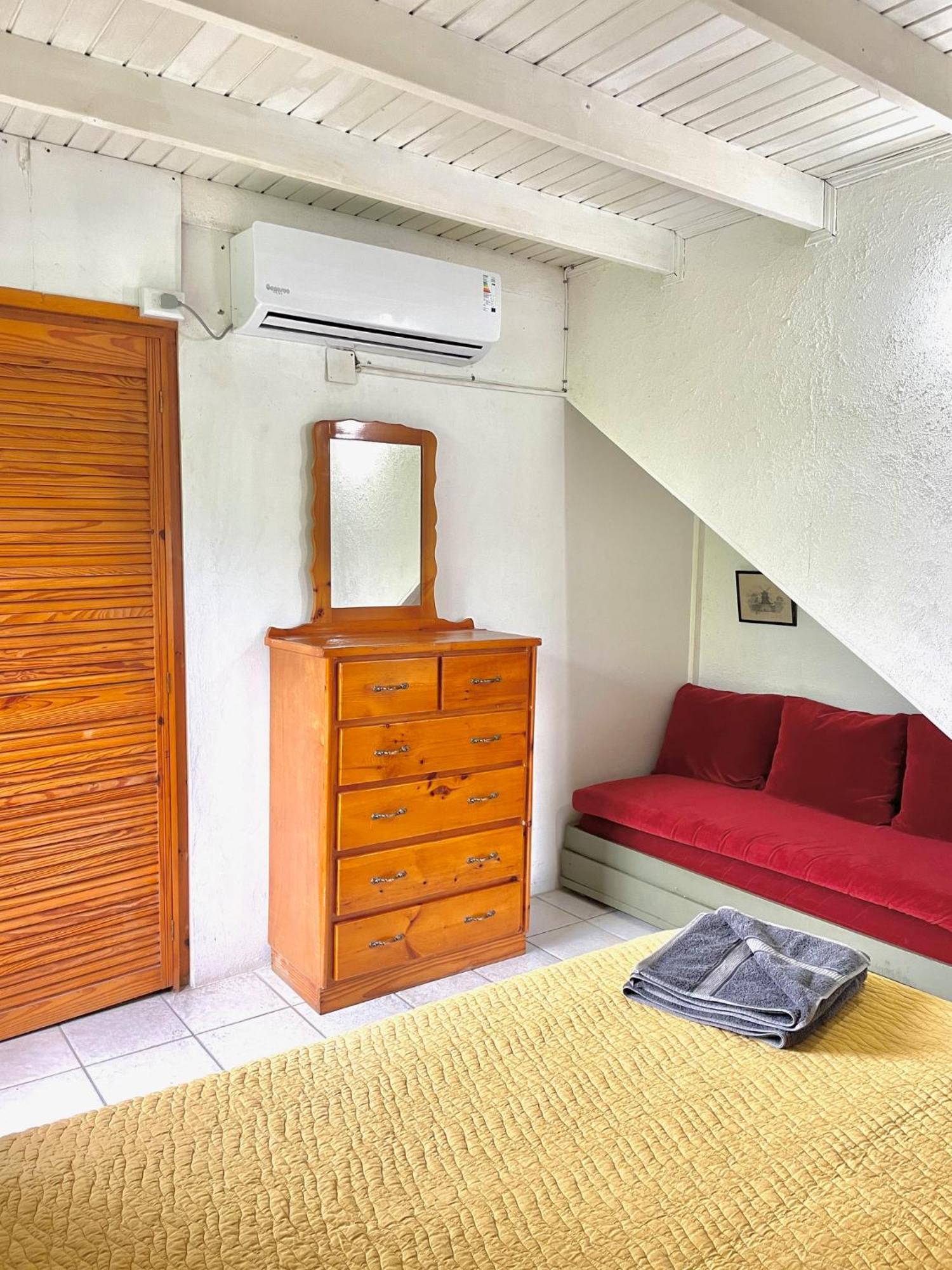 Bananaquit Tobago -Stay Near The Beach Crown Point Ngoại thất bức ảnh
