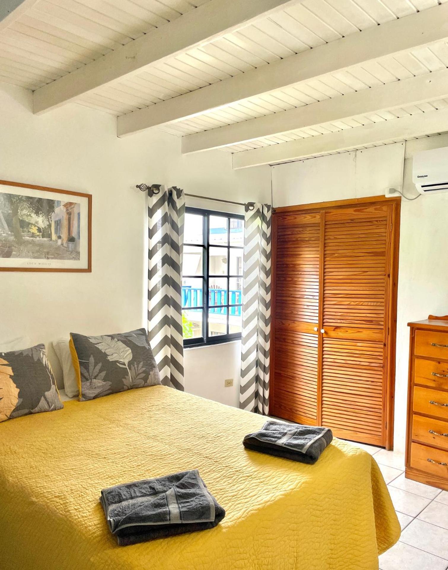Bananaquit Tobago -Stay Near The Beach Crown Point Ngoại thất bức ảnh