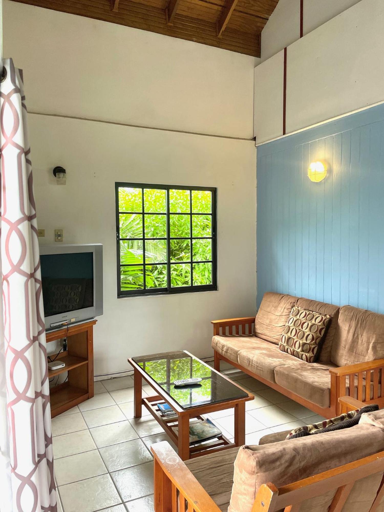 Bananaquit Tobago -Stay Near The Beach Crown Point Ngoại thất bức ảnh