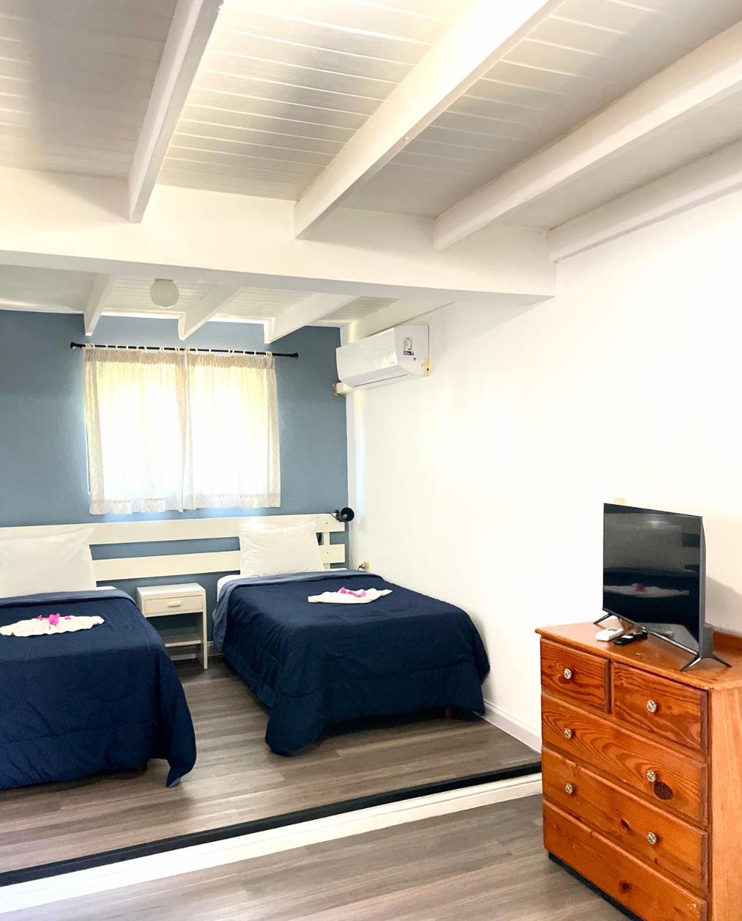 Bananaquit Tobago -Stay Near The Beach Crown Point Ngoại thất bức ảnh