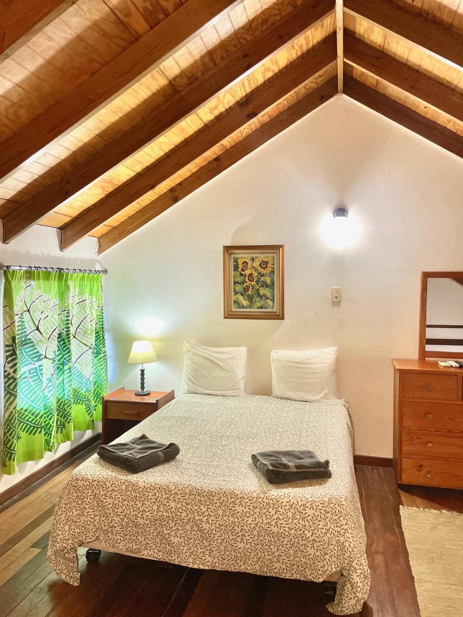 Bananaquit Tobago -Stay Near The Beach Crown Point Ngoại thất bức ảnh