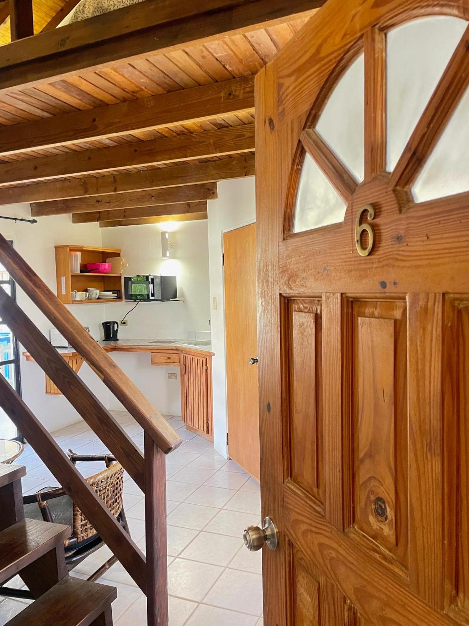 Bananaquit Tobago -Stay Near The Beach Crown Point Ngoại thất bức ảnh