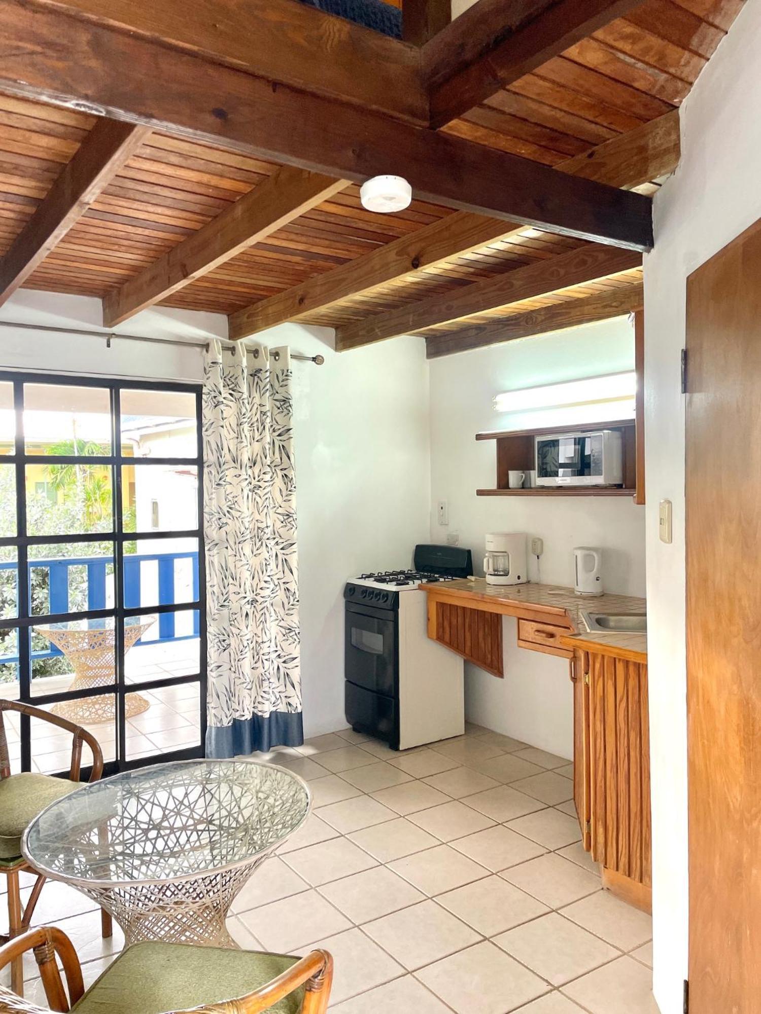 Bananaquit Tobago -Stay Near The Beach Crown Point Ngoại thất bức ảnh