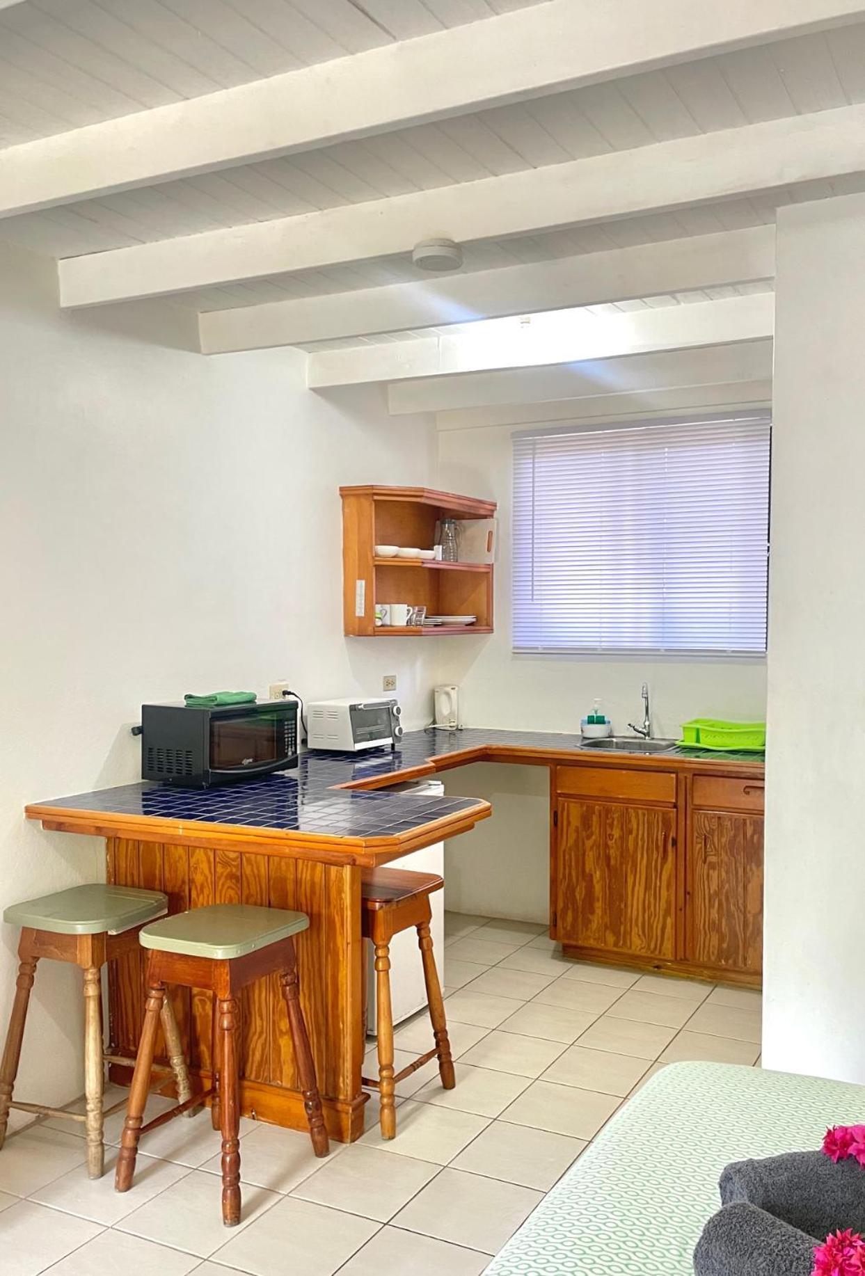 Bananaquit Tobago -Stay Near The Beach Crown Point Ngoại thất bức ảnh