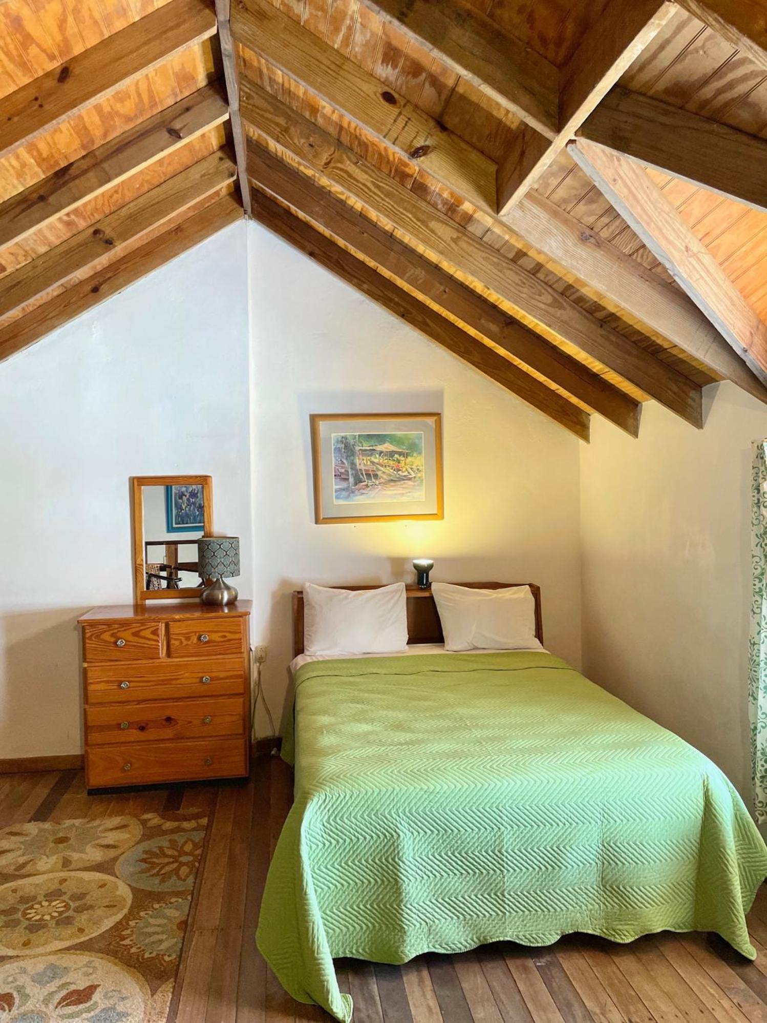 Bananaquit Tobago -Stay Near The Beach Crown Point Ngoại thất bức ảnh