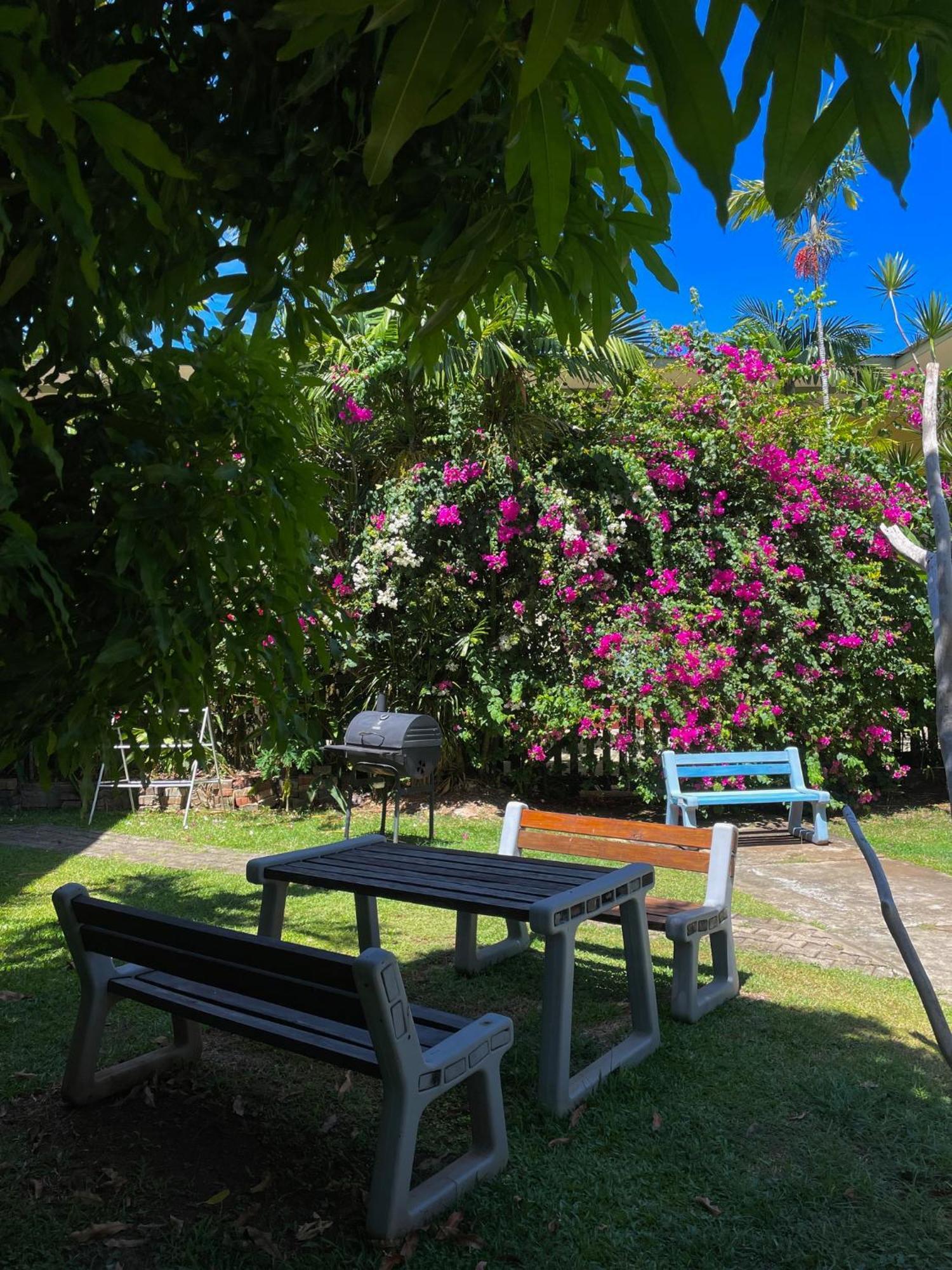 Bananaquit Tobago -Stay Near The Beach Crown Point Ngoại thất bức ảnh