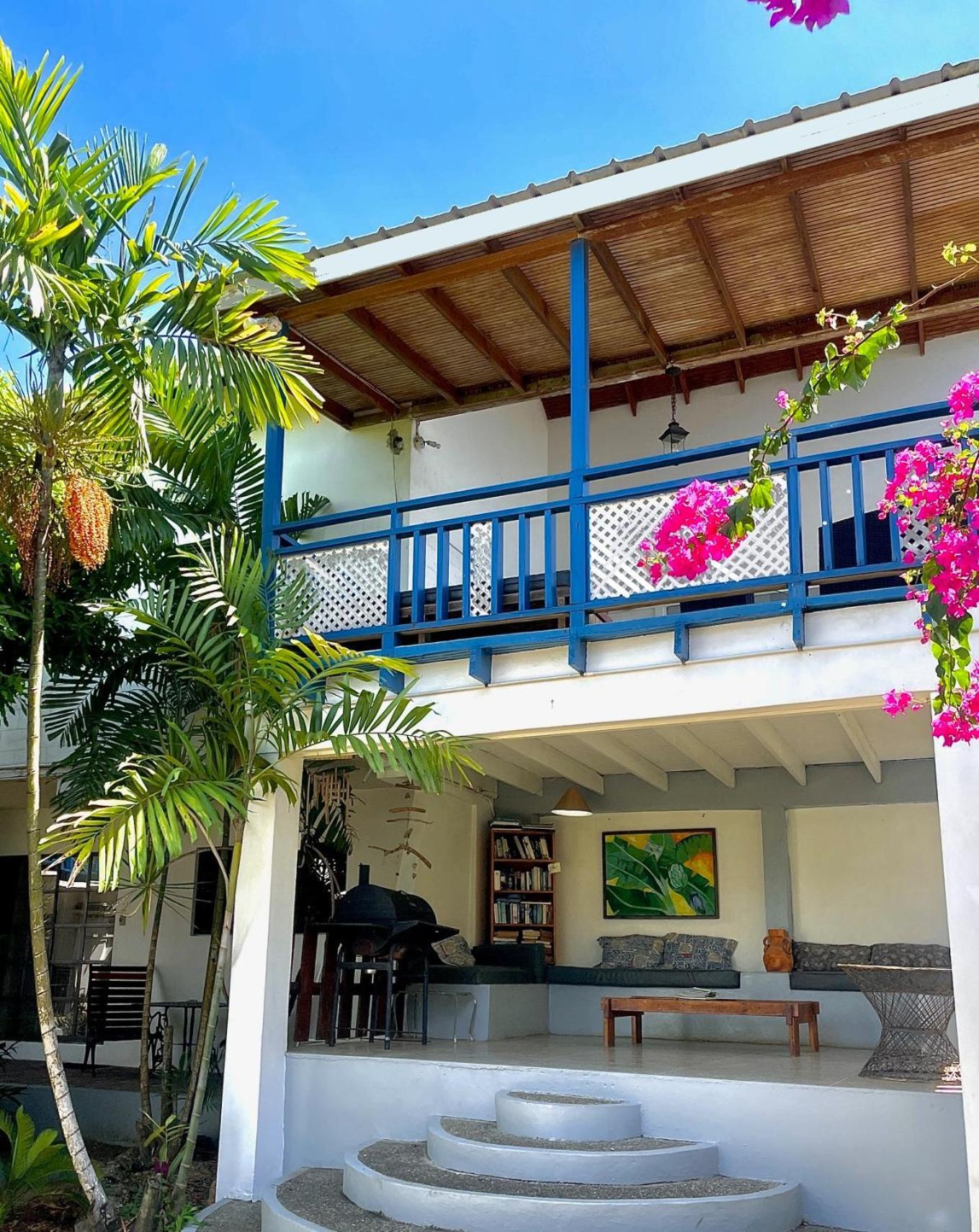 Bananaquit Tobago -Stay Near The Beach Crown Point Ngoại thất bức ảnh